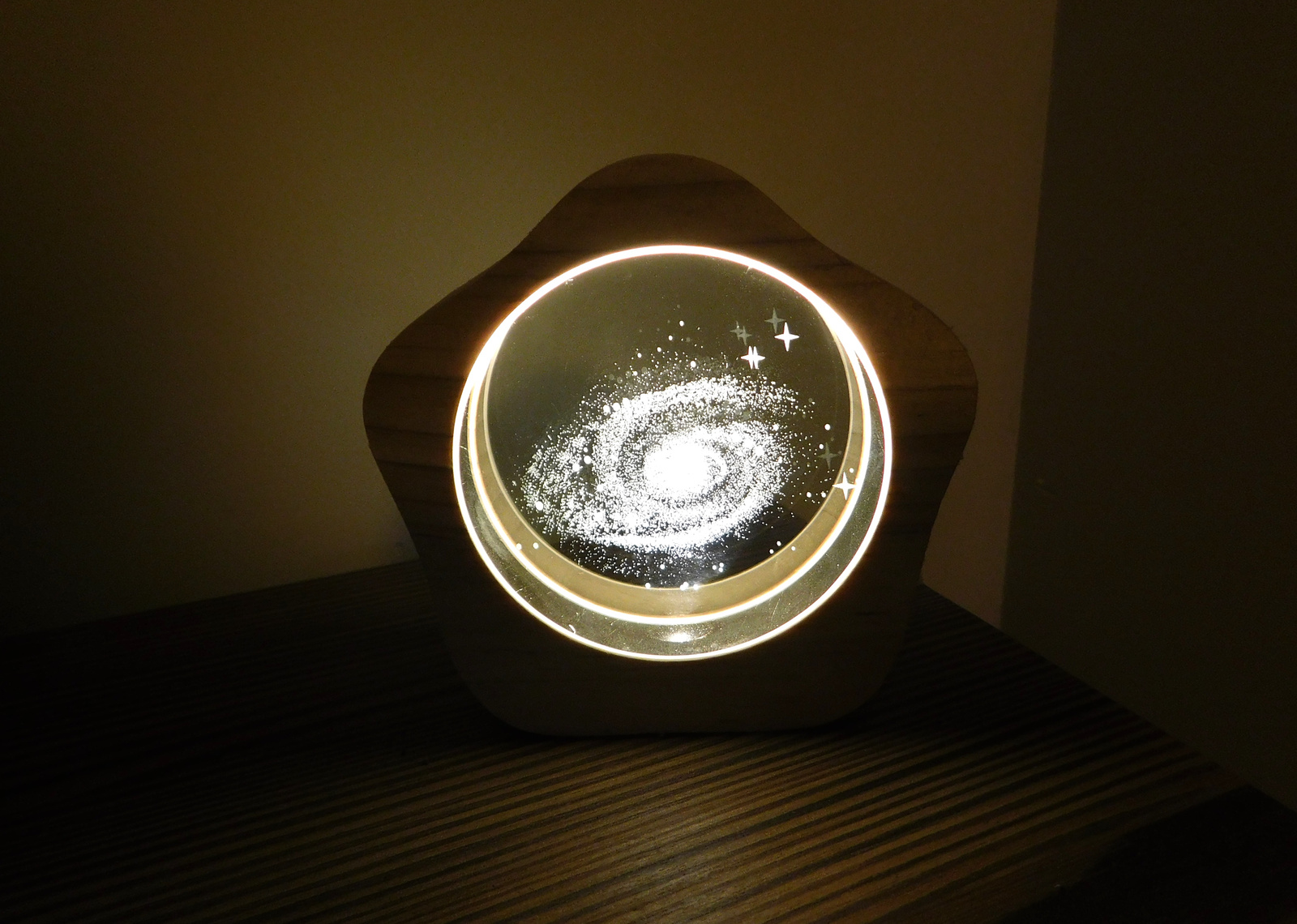 Drewniano-szklana lampka